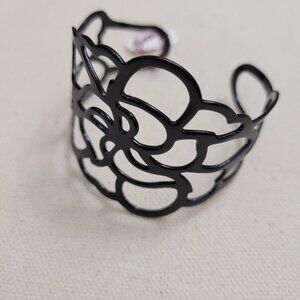 Black Metal Wire Rose Cuff Bracelet